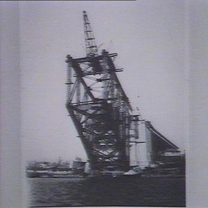 Arch of Sydney Harbour Bridge commenced.