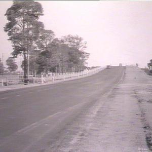 Overhead bridge: Warwick Farm