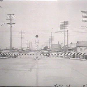 Railway crossing, Granville gates