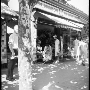 File 06: Kings Cross, street scenes, [1930s-July 1963] ...