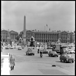 File 04: Statues - monuments of Paris, 1978 / photograp...