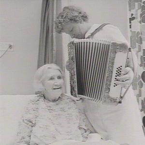 Mrs Bright, musical therapist, at Lidcombe Hospital