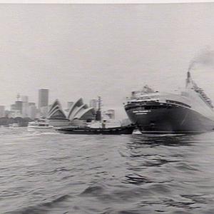 Arrival of the Q.E. 2 and the Concorde in Sydney