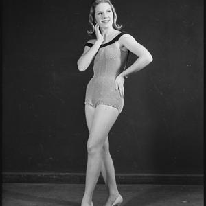 Tanya Styles - model test, 6 April 1960 / photographs b...