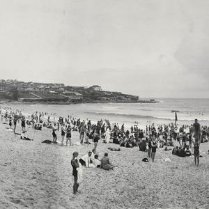 Bondi Beach, Sydney, 1922 / photographed by R. P. Moore