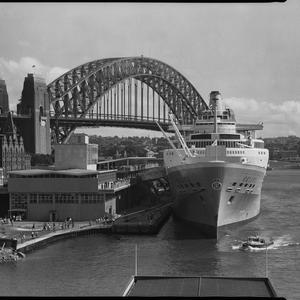 File 06: Oriana, from Cahill Expressway, 30 December 19...