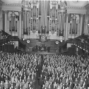 Audience or meeting, Sydney Town Hall (showing the cons...