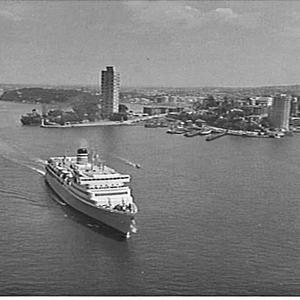 Empress of Australia departs Sydney Harbour for Tasmani...