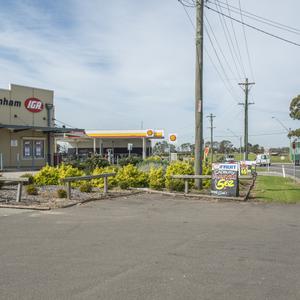 Item 20: Shopping Centre IGA, 2130 The Northern Road, L...