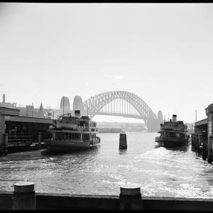 File 08: Sydney - Bridge and Circular Quay, 1950s / pho...