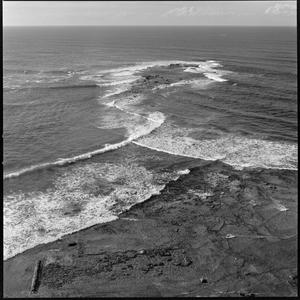 File 21: Little Reef, Newport, 1976 / photographed by M...
