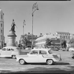 File 22: Queen's Square, Nov. '60 / photographed by Max...