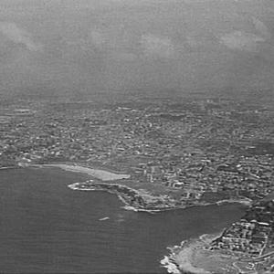 Aerial photograph of Gordons Bay and Coogee Beach, 1977