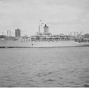 P. & O. liner Oronsay leaving Sydney Harbour