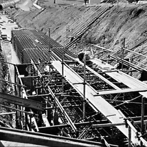 Accro (?) mobile form (scaffolding ?) used to lay pipel...