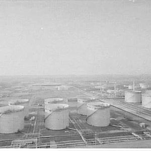 Oil storage tanks and refinery, Shell Clyde Refinery