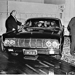 Ford's prestige cars: Lincoln Continental, Ford Thunder...