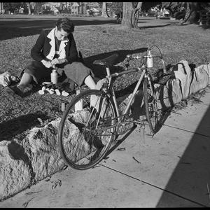 Noelene Campbell cyclist / photographed by Ivan