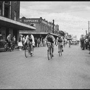 1000 mile cycle race, 10 October 1945 / photographed by...