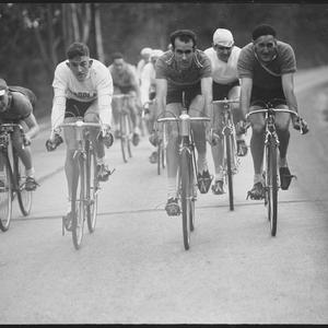 1,000 mile cycle race, 25 September 1945 / photographed...