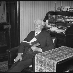 Sir Thomas Buckland at home, 21 June 1943 / photographe...