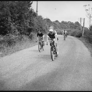 Bike-hike Sydney Gosford Terrigal, 9 March 1939 / photographed by R. Wolfe