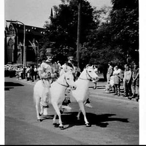 Royal Easter Show 1968 parade through Sydney streets