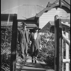 Parents of Australian V.C. Edmondson, 29 July 1941 / ph...