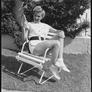 June Dickenson sports girl, December 1952 / photographe...